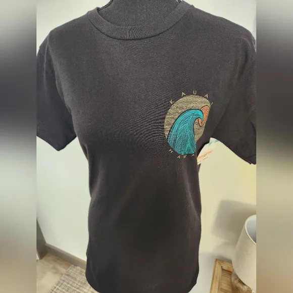 NWT DIVINE PLANET KAUAI HAWAII SHIRT - Picture 1 of 5